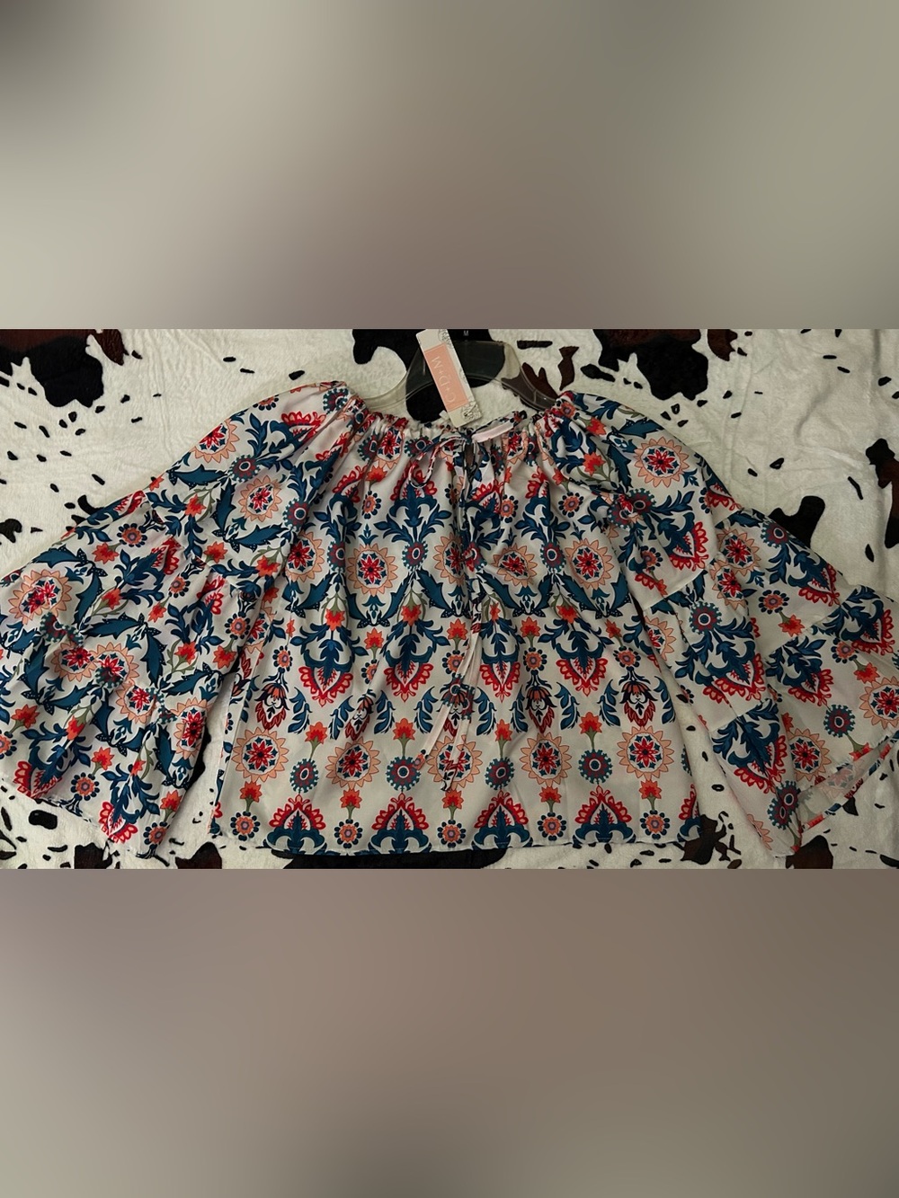 ✨ NEW ✨ Super Cute Top Size Medium ✨